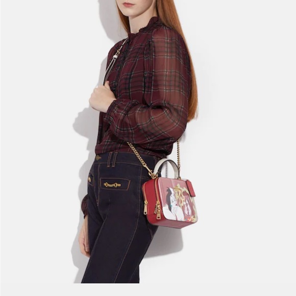 Nwt Coach x Disney box crossbody with Cruella motif - Picture 4 of 6
